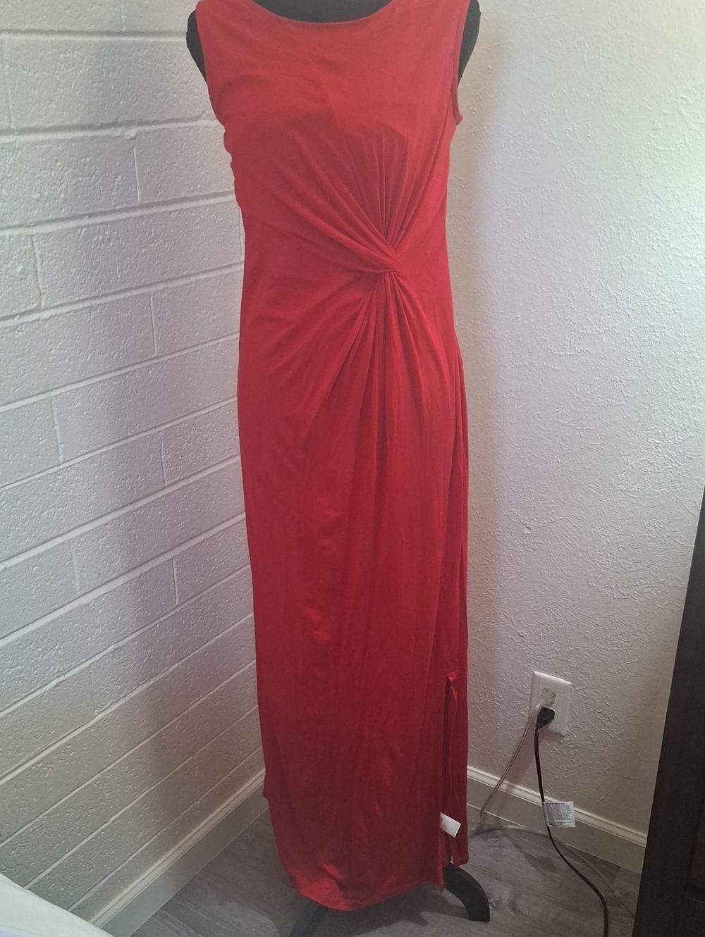 Spense Red Sleeveless Twist-Front Maxi Dress